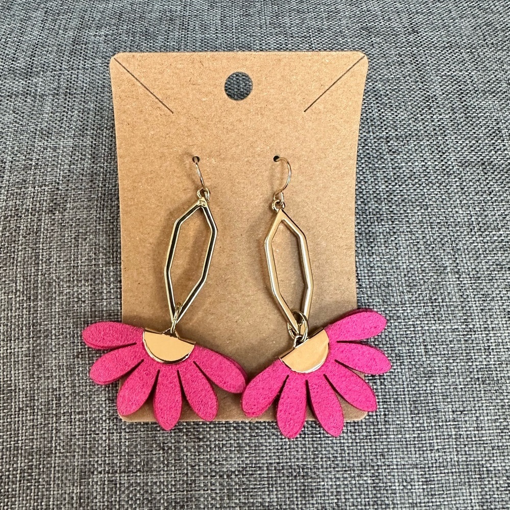 Premier Designs Vegan Leather Gold Pink Flower Chandelier Earrings - Picture 3 of 8